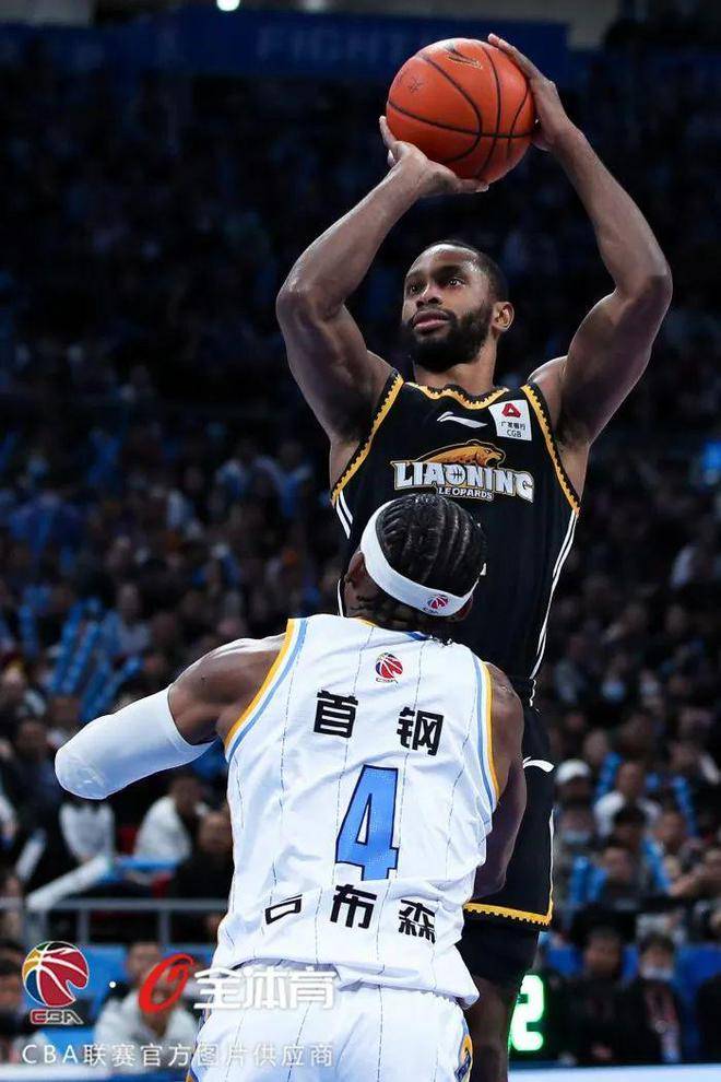 关于阿森纳训练开放日，集结日篮板制胜引欢呼，CBA季后赛在即，控场能力受关注的信息